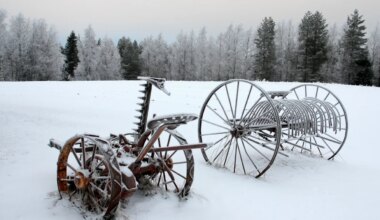 Entisajan maatalouskoneita, lunta, metsää