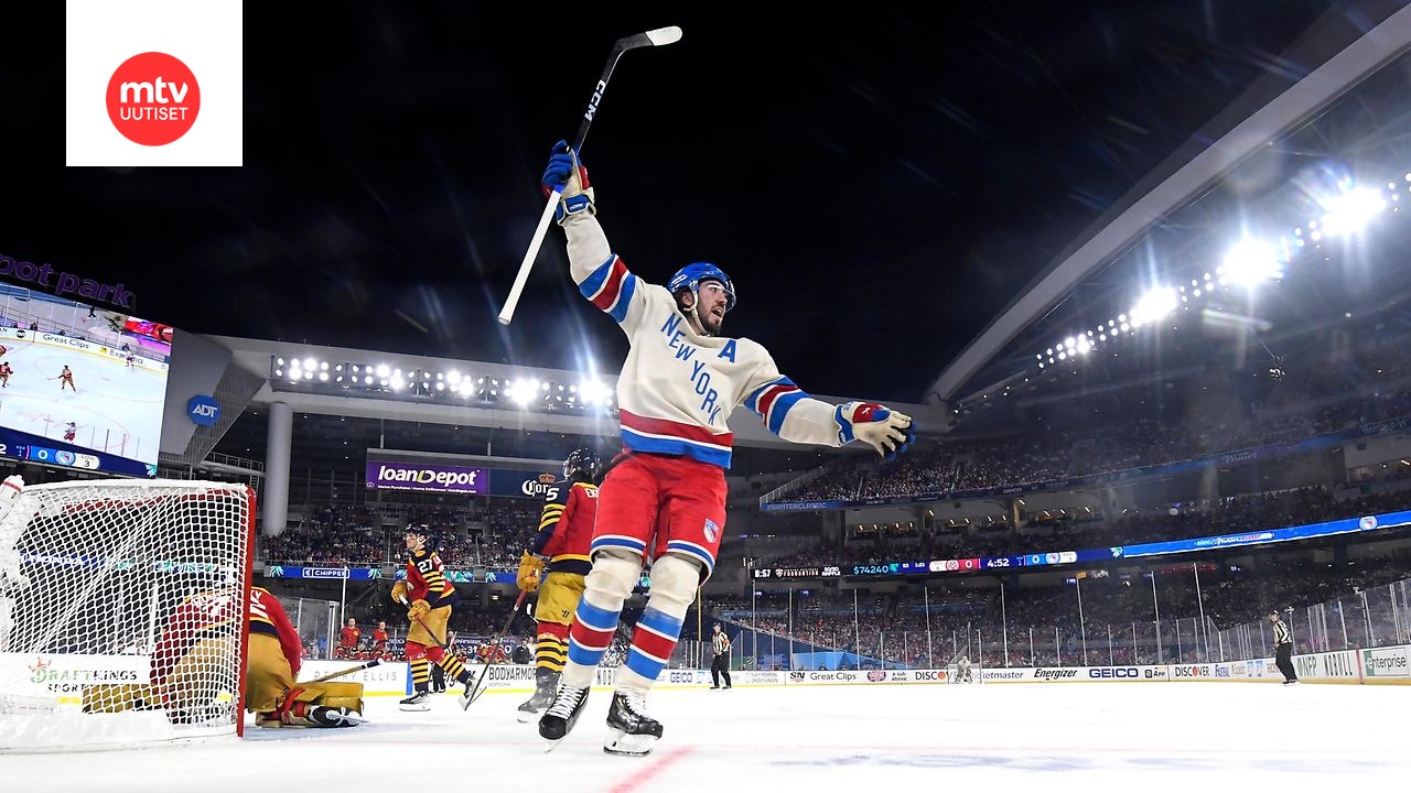 Ruotsalainen Mika Zibanejad on ensimmäinen pelaaja, joka tekee hattutempun ulkoilmaottelussa.