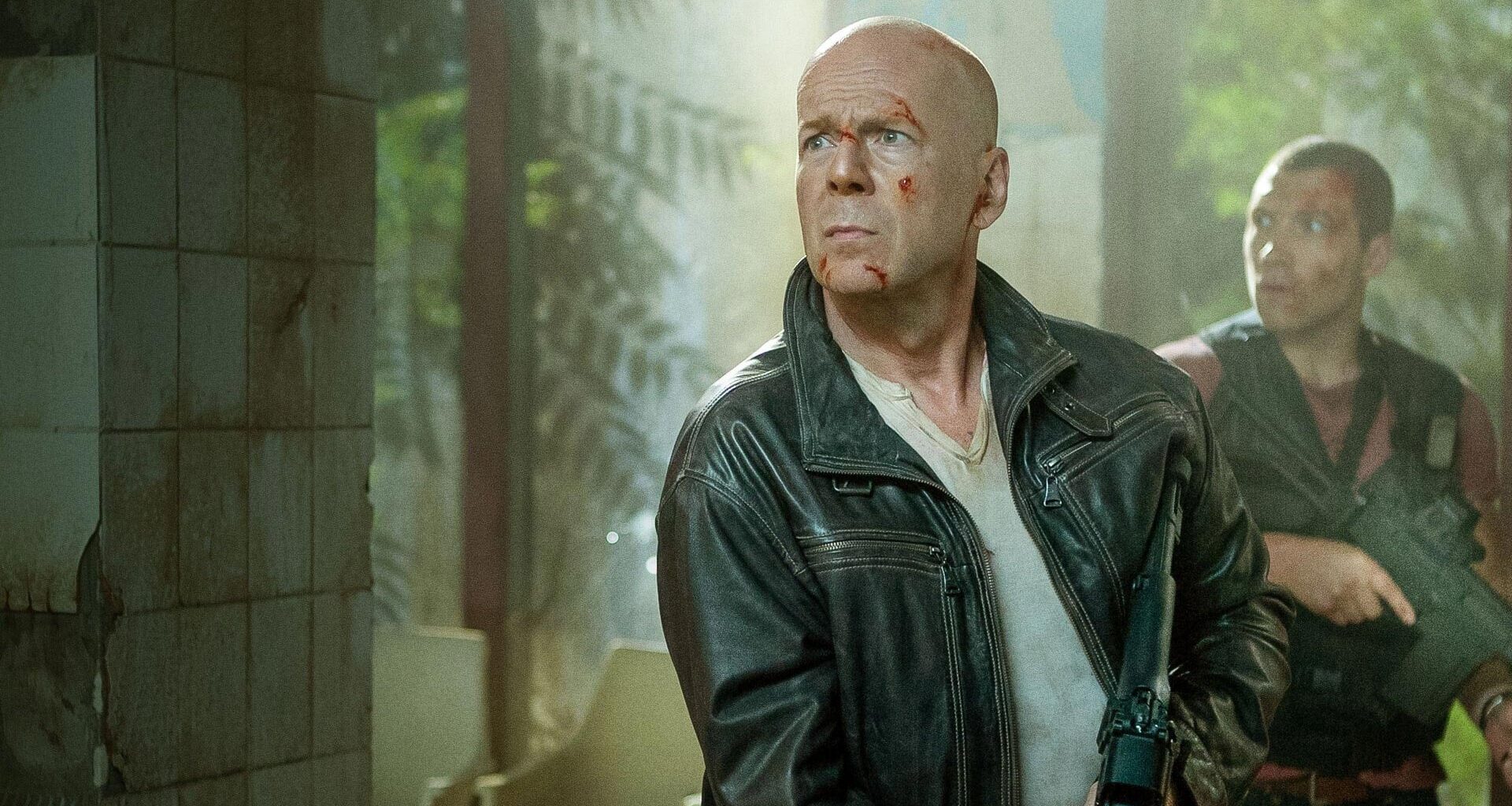 Illalla tv:ssä: Bruce Willis ongelmissa venäläisten kanssa - helikopteri tulittaa leffassa oikeilla ammuksilla ja raketeilla