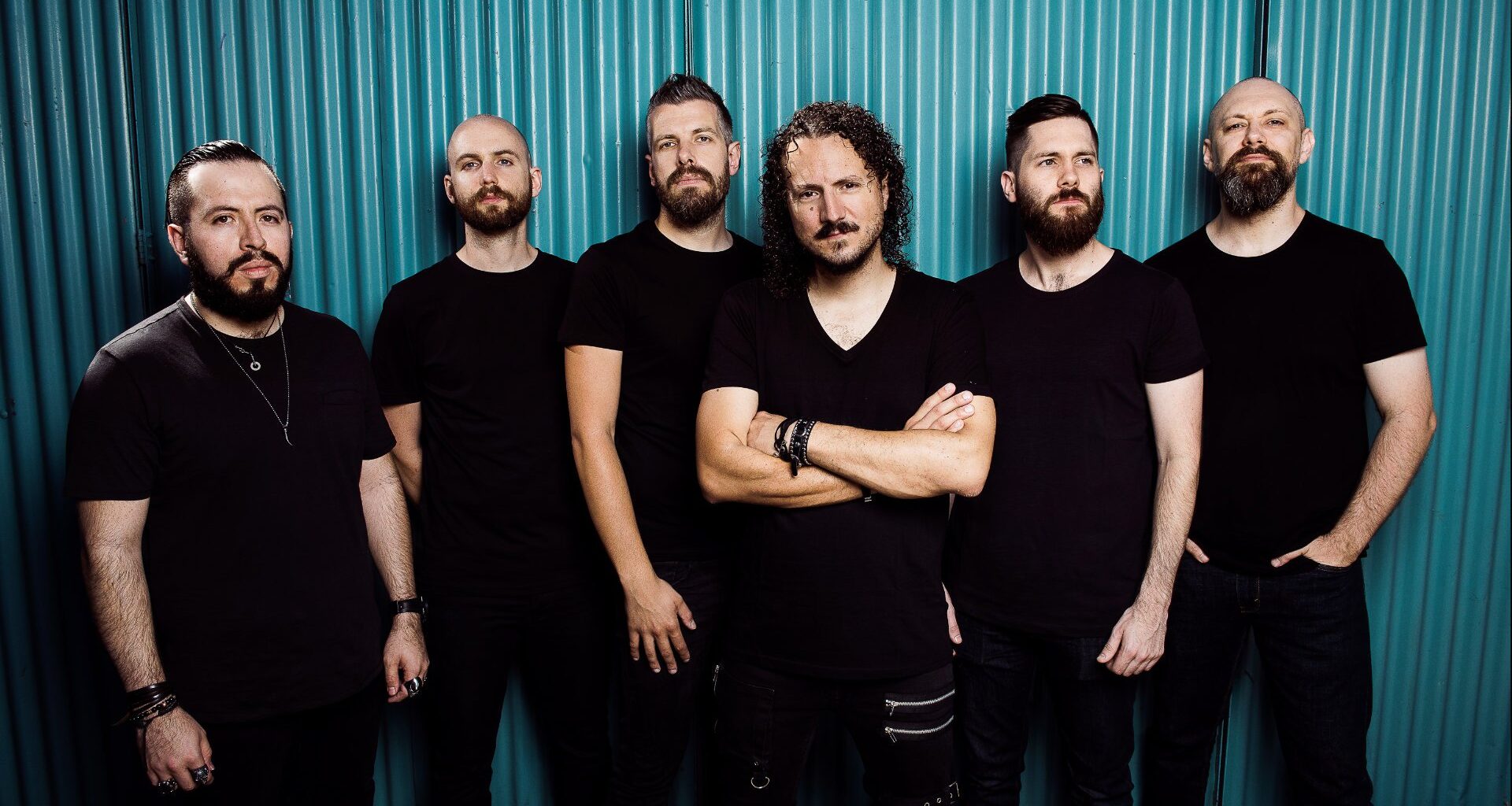 Suositun progemetalliyhtyeen riveissä myllertää - Kaksi pitkäaikaista jäsentä lähti samalla ovenavauksella