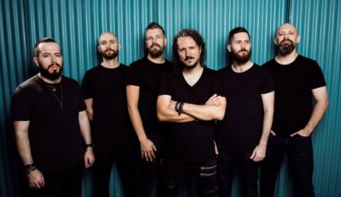 Suositun progemetalliyhtyeen riveissä myllertää - Kaksi pitkäaikaista jäsentä lähti samalla ovenavauksella