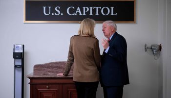 Senaatin republikaanit tyrmäsivät esityksen, joka suitsisi Trumpin oikeutta sotatoimiin Venezuelassa