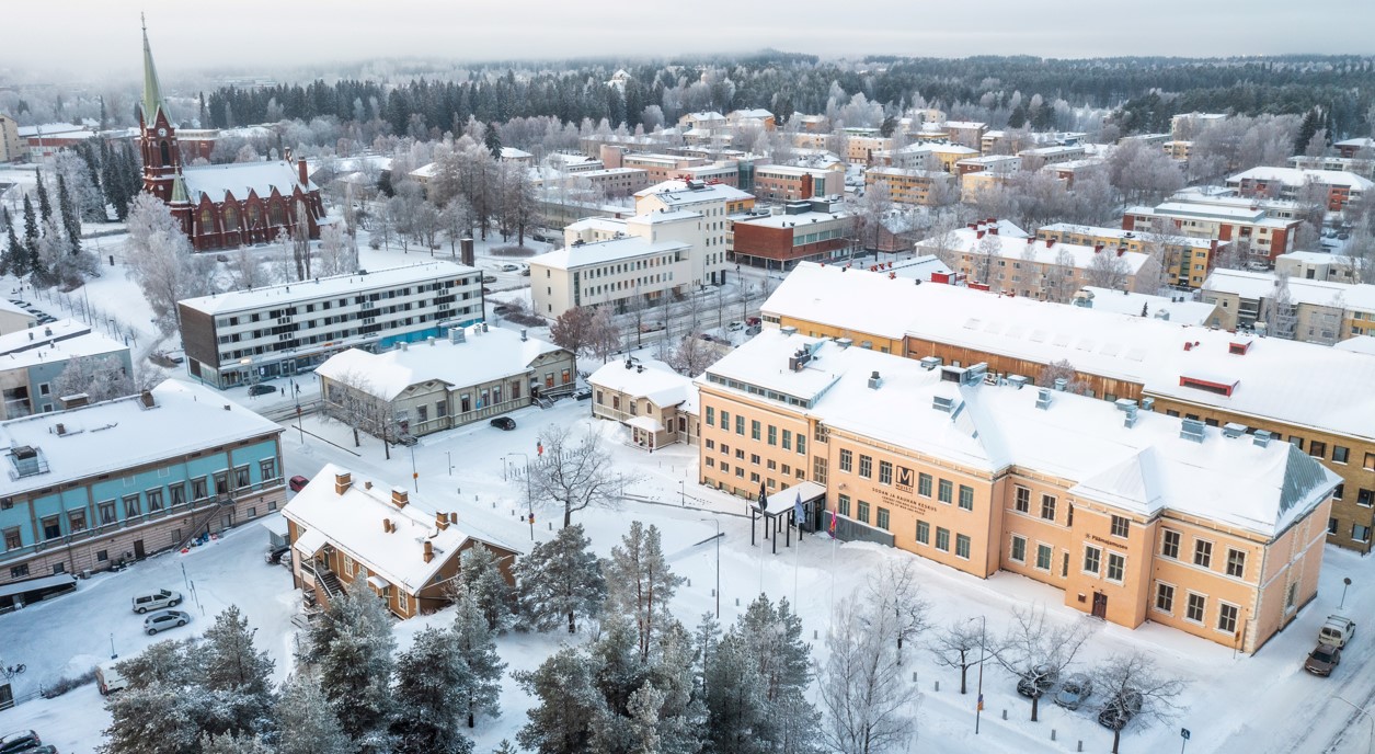 Ilmakuva Mikkelistä, kuvassa muun muassa päämajatalo ja tuomiokirkko.