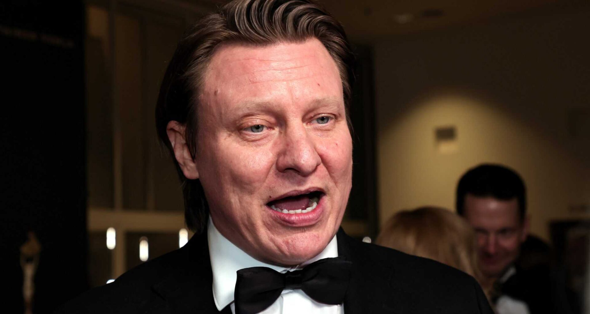 No onhan alanvaihdos: Jaajo Linnonmaan uusi duuni!