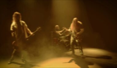 Ensinäyttö: Kaikkeus pohtii suosion vaikutusta yksilöön sarkastisella Rokkitähti-kappaleella