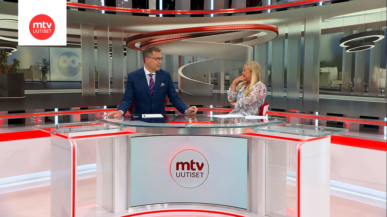 Kirsi Alm-Siiran pokka petti Kymmenen uutisissa saunakevennyksen aikana