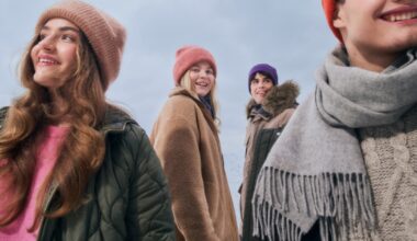 Ihmisiä talvisessa ulkoilmassa.