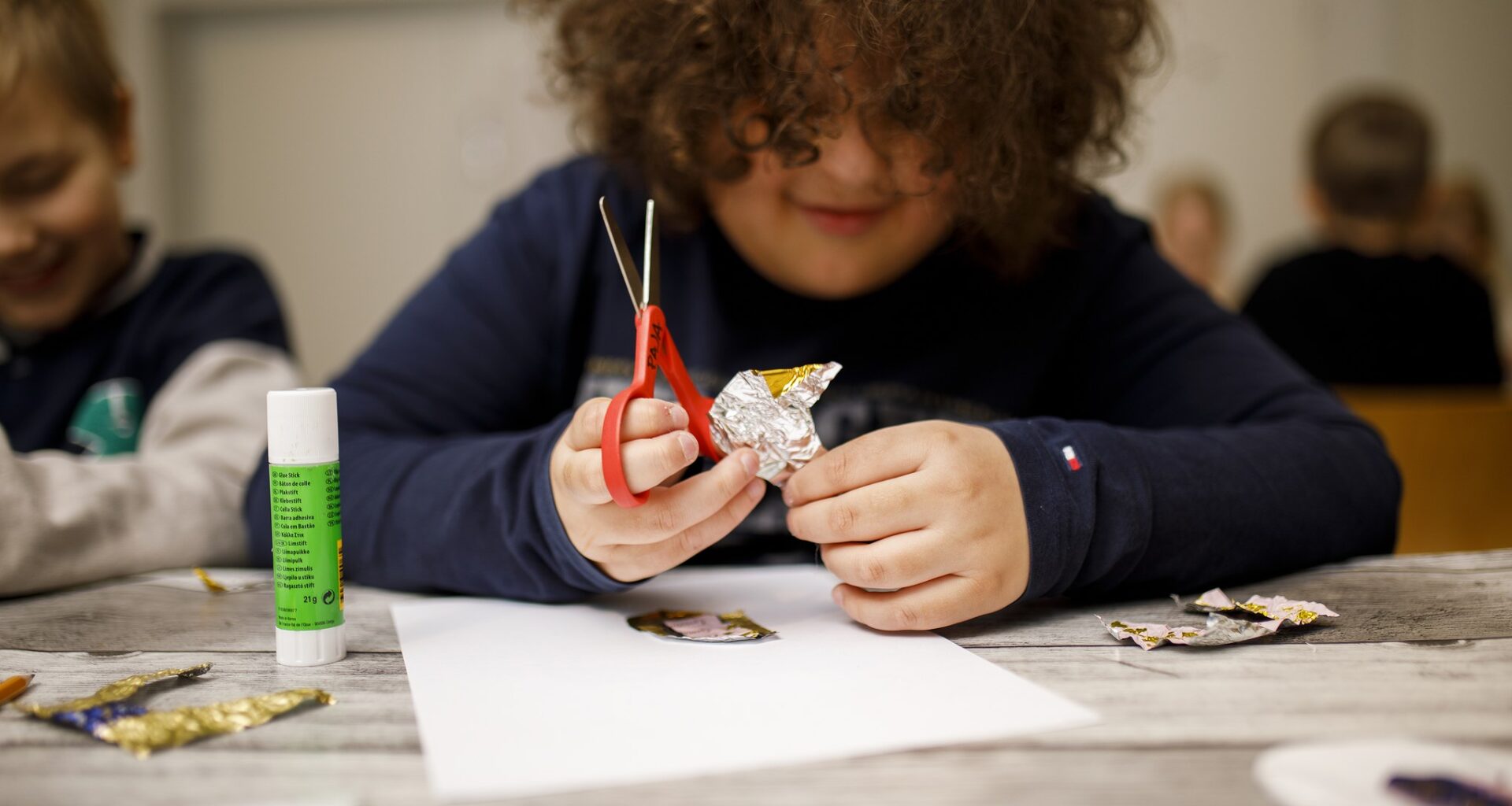 Kaiken ikäisille sopivissa työpajoissa eri teema joka kuukausi