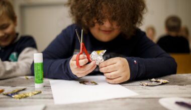 Kaiken ikäisille sopivissa työpajoissa eri teema joka kuukausi