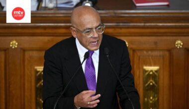 Venezuelan parlamentin puhemies Jorge Rodriguez kuvattuna maanantaina.