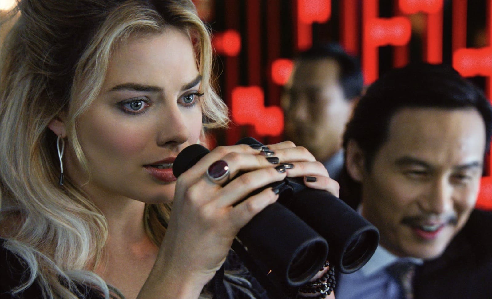 Margot Robbien kärkevä kommentti toi roolin – illan leffassa kohtaavat kaksi epärehellistä konnaa