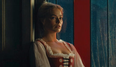 Margot Robbien tähdittämä Humiseva harju kiellettiin lapsilta seksin takia – avausennusteet lupailevat hittiä