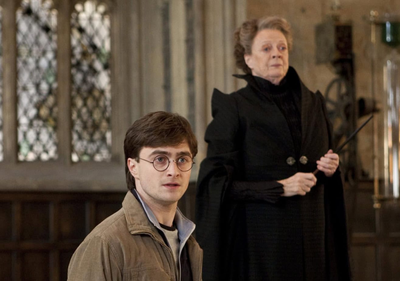 Illalla tv:ssä: Ralph Fiennes yllätti kuvauksissa – yhden päivän fantasiaseikkailun kohtaus muovautui improvisaation myötä