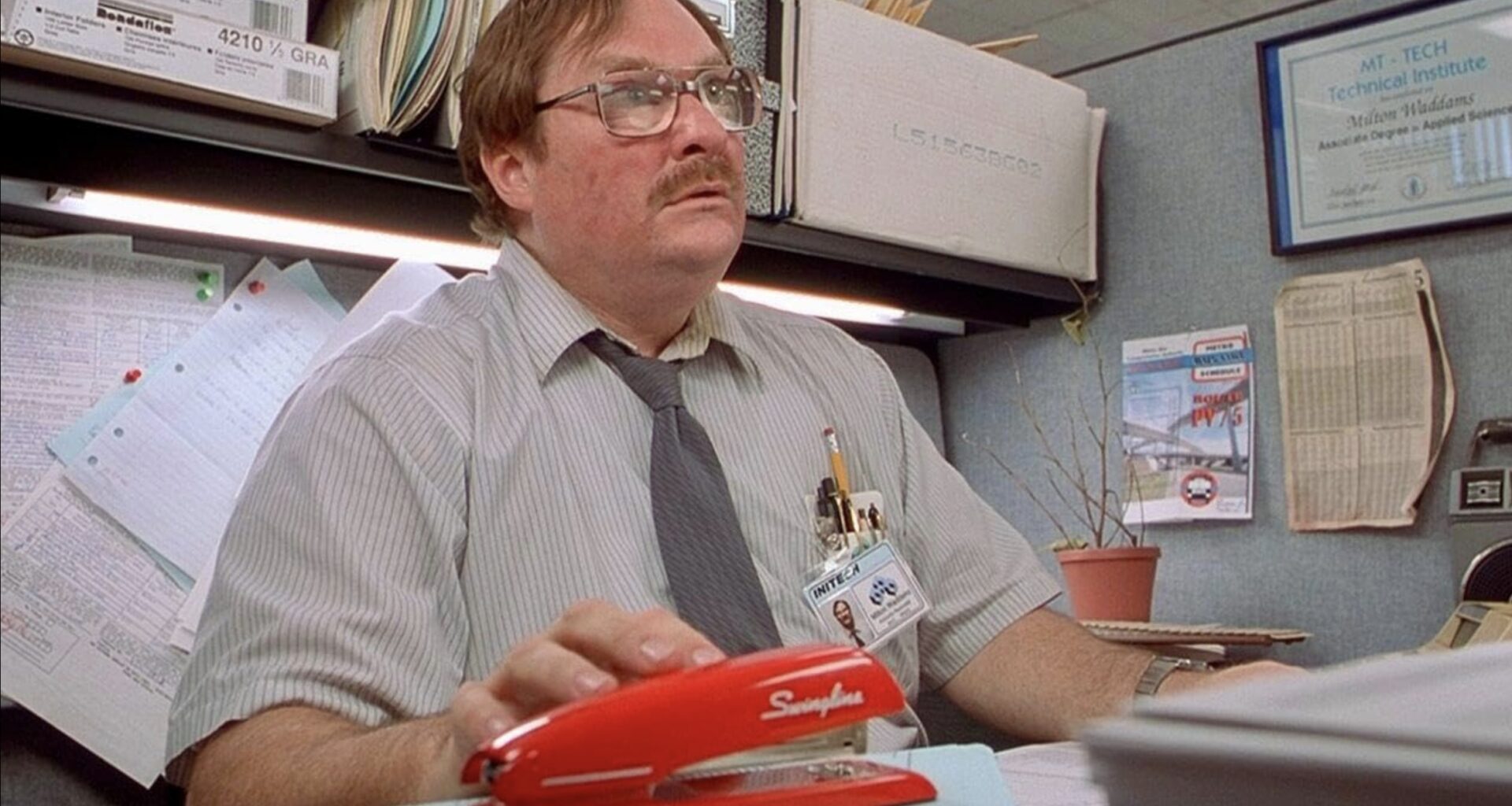 Tiesitkö tätä? 1990-luvun kulttikomedia teki tavallisesta toimistotarvikkeesta yllättävän hittituotteen