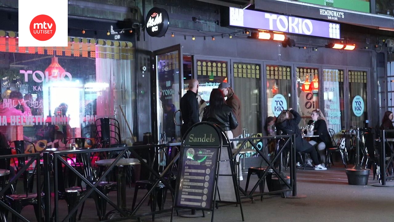 Poliisin käsityksen mukaan entuudestaan toisensa tuntenut kaksikko oli päivän aikana kohdannut uhrin ja siitä eteenpäin viettänyt päivää ja iltaa yhdessä tämän kanssa. Seurue oli oli lopulta päätynyt karaokeravintolaan, jossa illanvietto päättyi kohtalokkaasti.