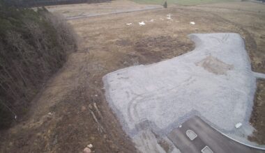 Lajitteluasema rakentuu noin kuuden hehtaarin alueelle. Alue sijoittuu Silakadun ja Pitkäsaarenkadun risteyksen itäpuolelle, nykyisen lajitteluaseman ja Turun kehätien väliin jäävän metsäkaistaleen eteläpuolelle.