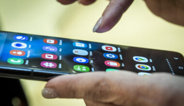 Akkulaitteista syttyy jo enemmän paloja kuin sähkökiukaista - Koti