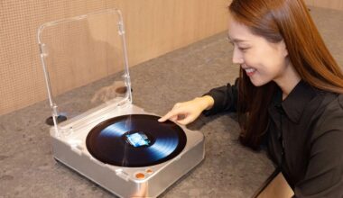 Samsung vihjailee erikoisilla AI OLED -laitteilla - C-kasetti ja levysoitin?