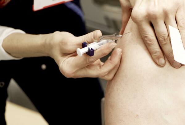 Kangasalan vastaanottopalveluiden ylilääkäri Liisa Joutsiniemen mukaan etenkin riskiryhmiin...