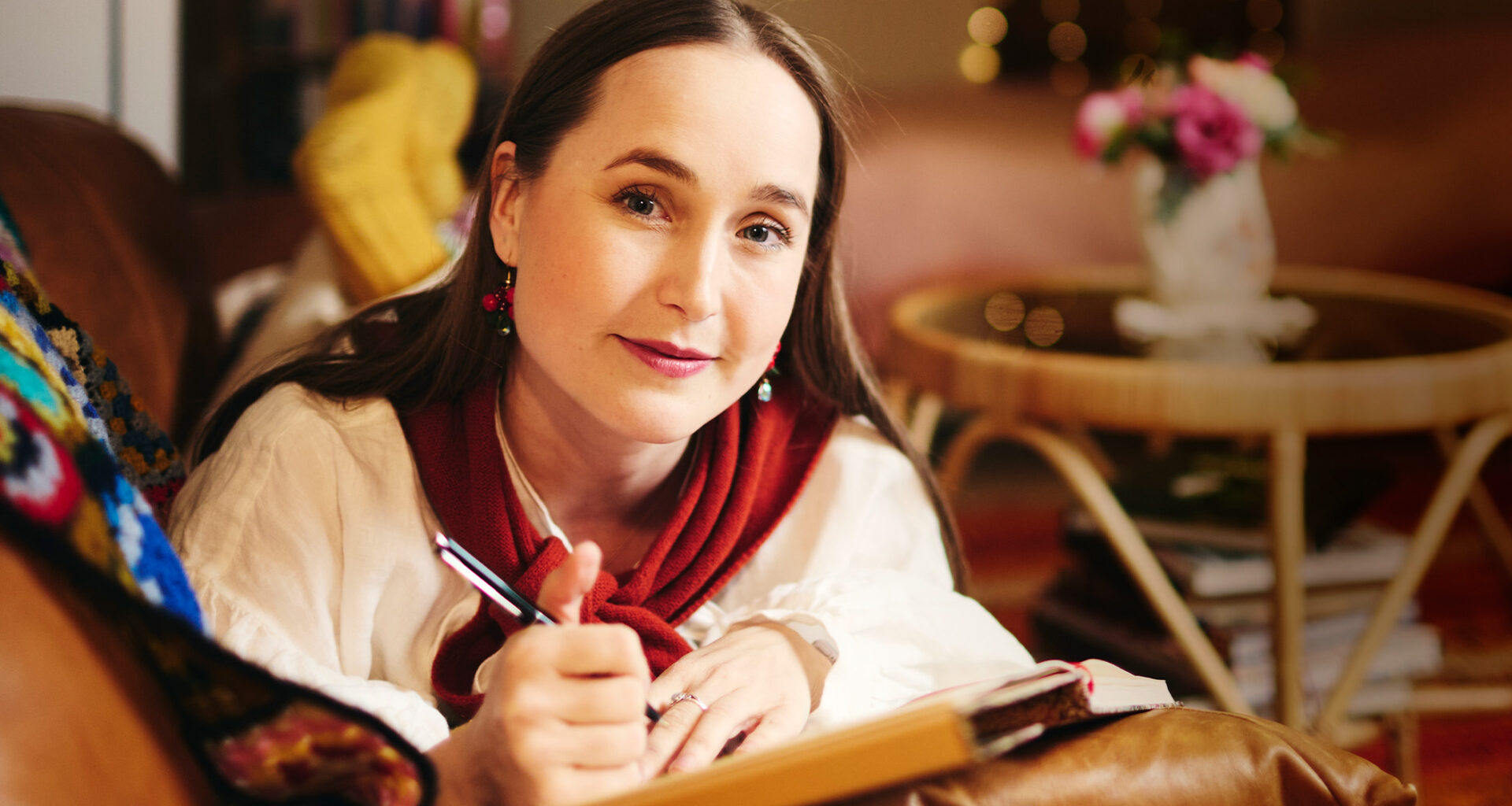 Lotta-Sofia Saahko asuu ja laulaa yhdessä pappansa kanssa