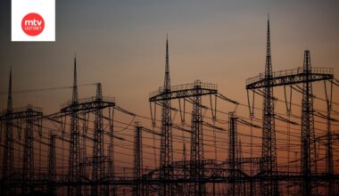 Kuvituskuvassa sähkötolppia.