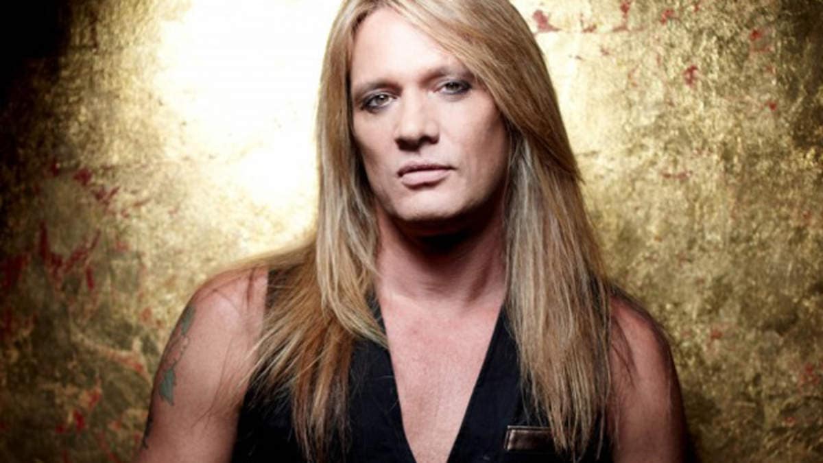 Sebastian Bach ihmettelee, miksi Skid Row ei voi koota rivejään - "Jos Rush ja Triumphkin pystyvät siihen, mikä meitä vaivaa?"