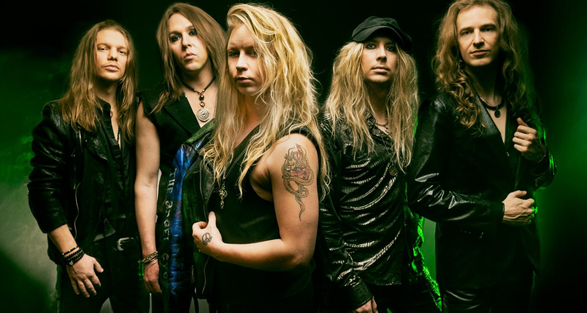 ”Faktahan on, ettei englanninkielinen musiikki ole se, millä painetaan eteenpäin Suomessa" – haastattelussa Shiraz Lane 