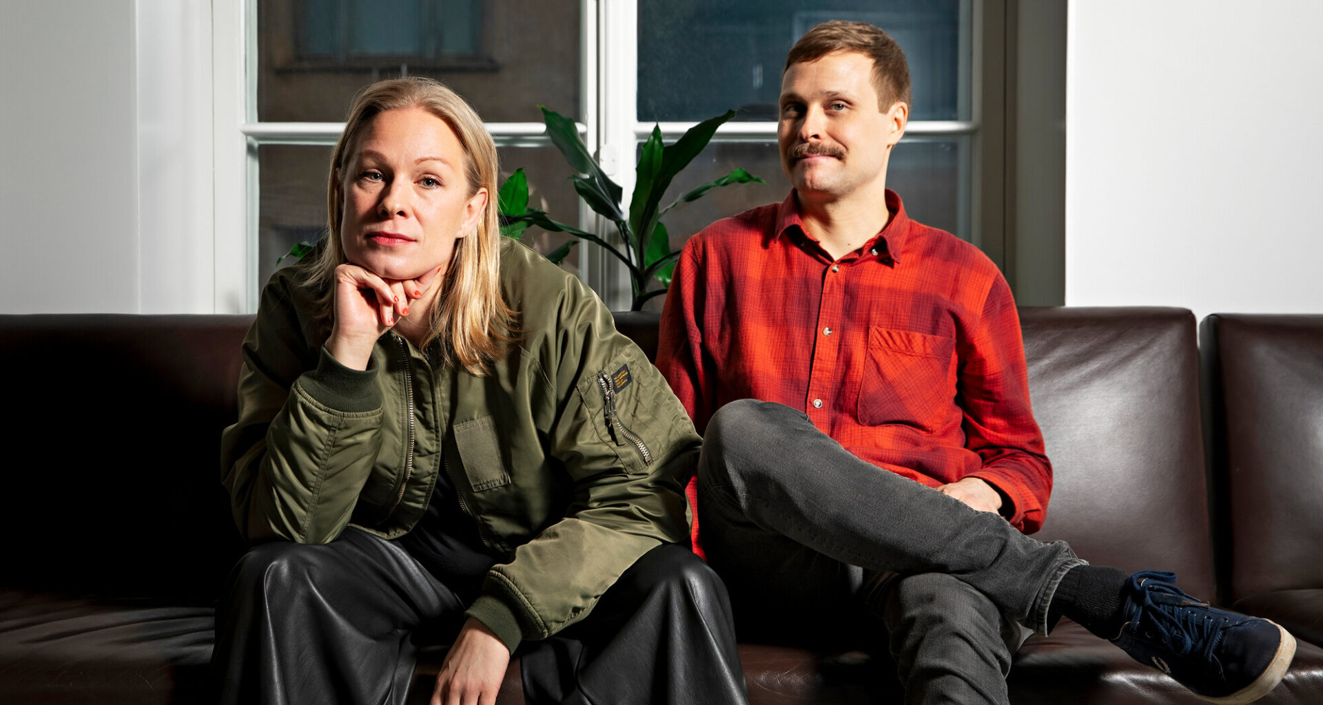 Ei lupaa luovuttaa – Kansallisteatterin ensimmäinen ensi-ilta käsittelee taakkaa, jota miehet kantavat