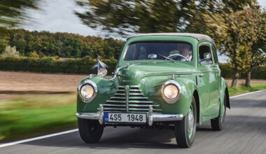 Helkaman omistama Suomen Koneliike aloitti Škodien maahantuonnin tällä autolla vuonna 1948