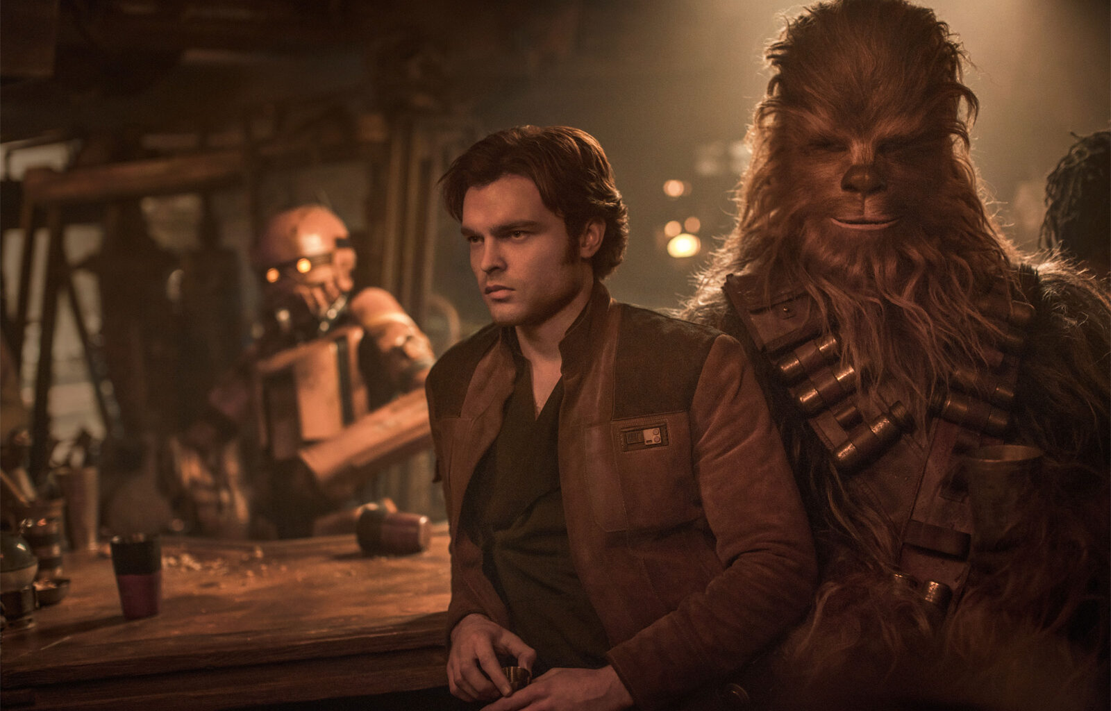 Lucasfilmin pomo myönsi “katuvansa hieman” vuoden 2018 Star Wars -elokuvaa: “Pääosan näyttelijä joutui mahdottomaan tilanteeseen”