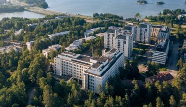 Elon hallituksen puheenjohtajana jatkaa Antti Aho