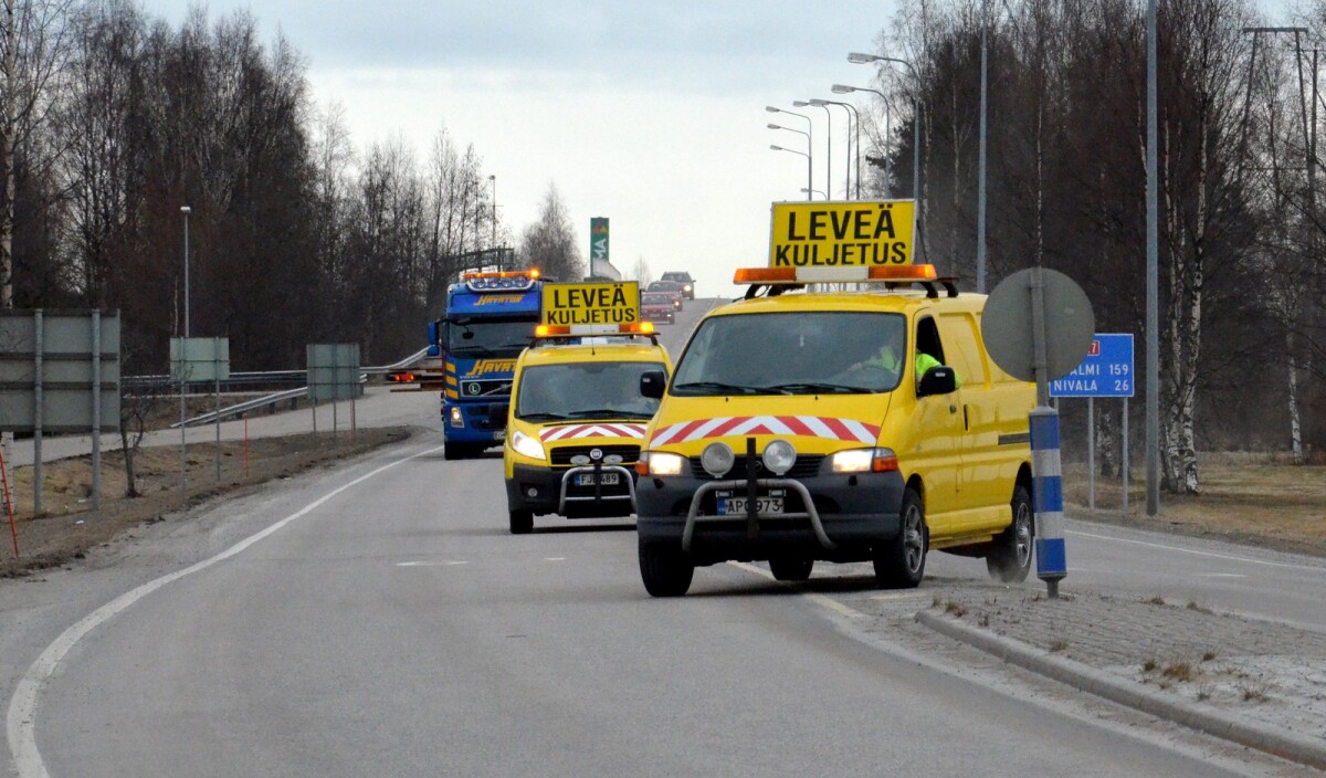 Erikoiskuljetus pysäyttää liikenteen ajoittain Kalajoen ja Sotkamon välillä