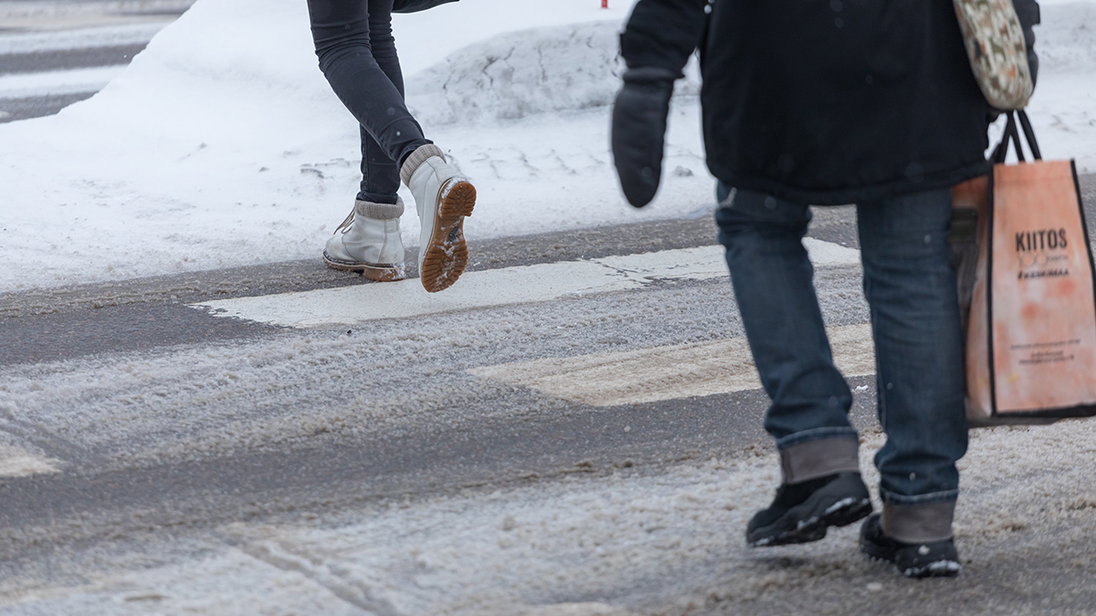 Työmatkoilla piilee vaara: tuhansia liukastumisia joka vuosi