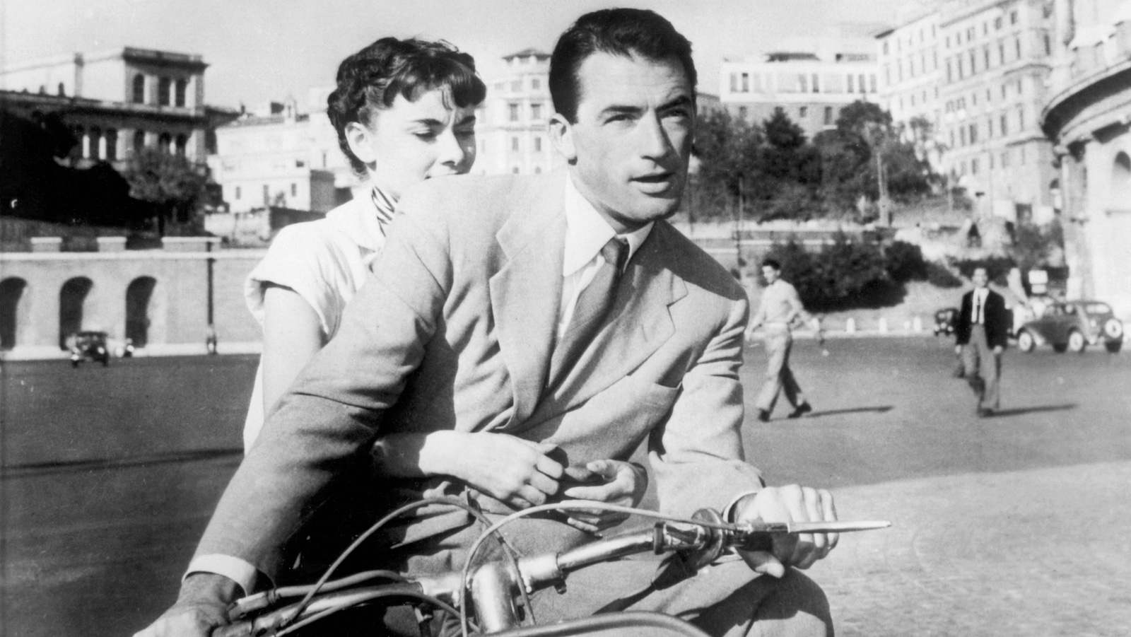Tänään tv:ssä: Klassikkoelokuva vuodelta 1953 – Pääosissa aikansa supertähdet Audrey Hepburn ja Gregory Peck