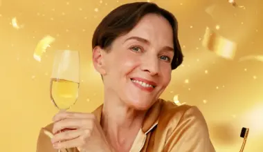 Yökylässä Maria Veitola uusi kausi - Nämä julkkikset haluavat päästää tv-kamerat kotiinsa!