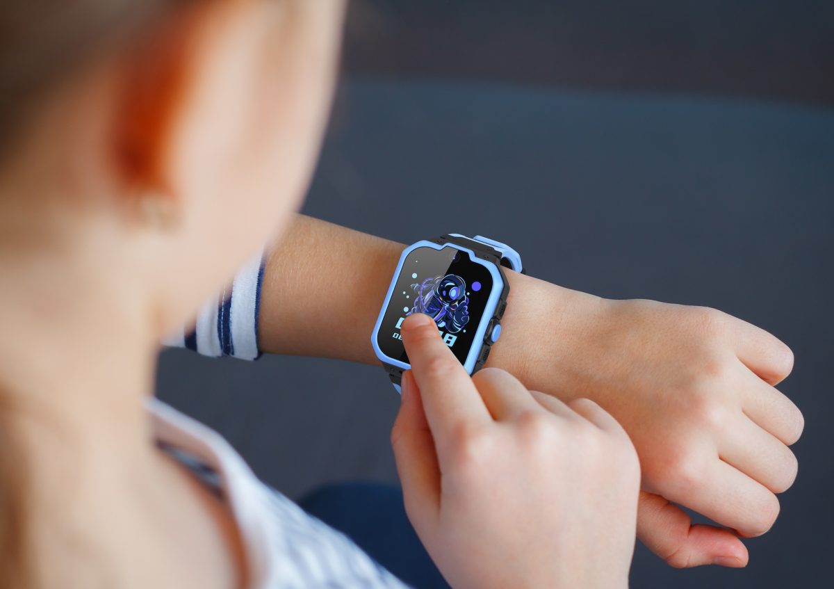 Lasten kellopuhelin ZTE K1 Pro käytössä.