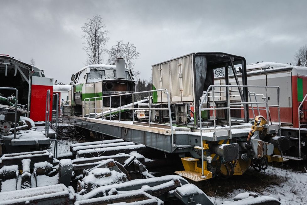 Kaikista Pieksämäen varikolle siirretyistä vetureista on otettu koneiston osia varaosiksi. Osa vetureista riisuttu niin, että vain runko on jäljellä.
