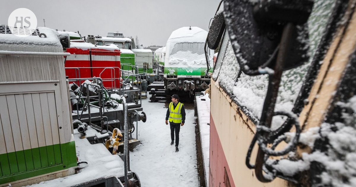 VR toteuttaa hallitusohjelmaa pilkulleen, ja se on synnyttänyt Pieksämäelle vetureiden hautausmaan