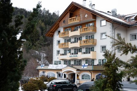 Tässä teserolaisessa hotellissa Suomen joukkue majoittuu.