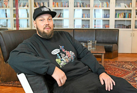 Tomi Solonen on räppäri, joka tunnetaan alan piireissä melkoisena mikkiin sylkijänä.