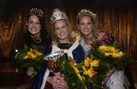 Miss Suomi 2003 -kisoissa Suvi sai pronssia ollessaan toinen perintöprinsessa.