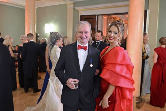 Hjallis Harkimo ja Jasmine Pajari olivat kuin vastarakastuneet viime Linnan juhlissa.