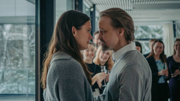 L/over – ikuisesti minun: Krista Kosonen ja Jani Volanen näyttelevät päärooleissa Roosaa ja Juhaa.