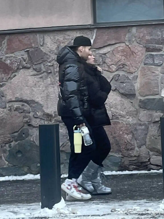 Shirly palasi hiljattain Balilta. Jo samana päivänä hänet bongattiin tutun komistuksen kainalosta.