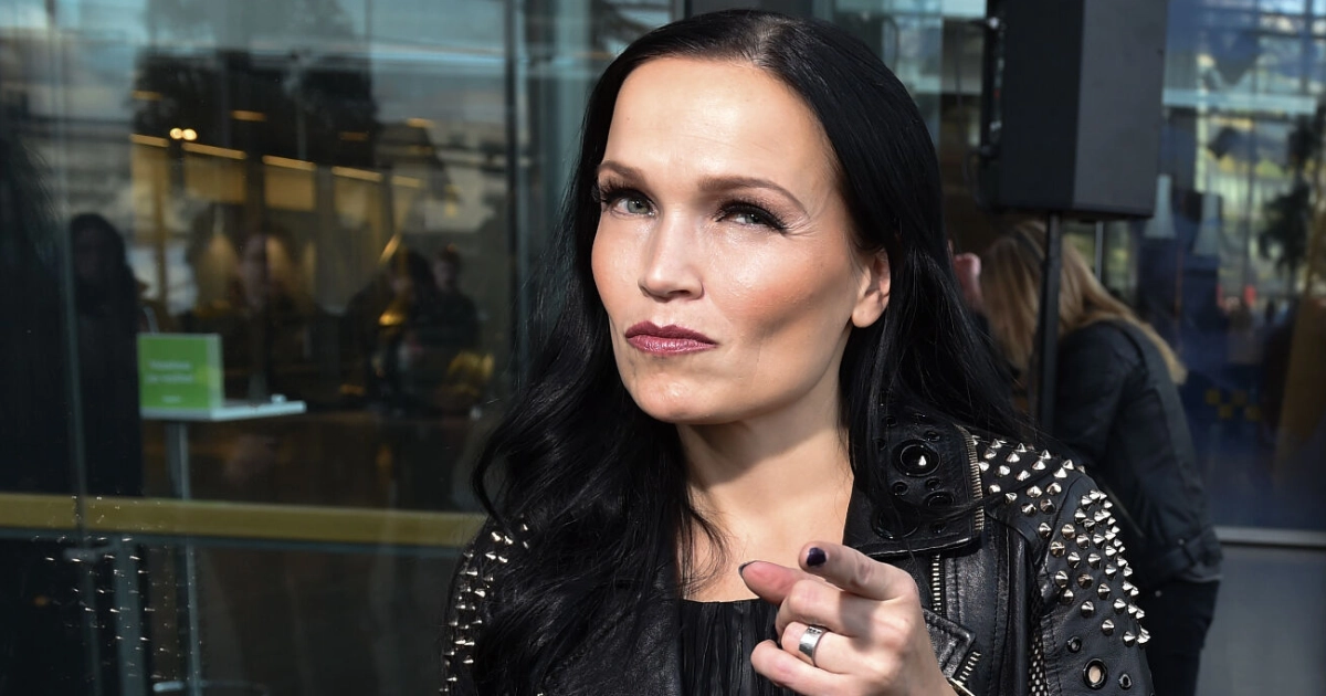 Tarja Turunen esittelee tanssitaitojaan piukoissa farkuissa ja korkokengissä – katso harvinainen video