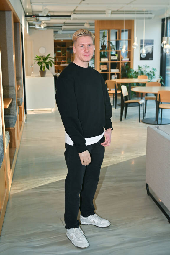 Itäsuomalaisella Antilla on synnynnäinen dysmelia eli raajan puutos. Antin tapauksessa häneltä on puuttunut aina puolet oikeasta kädestä. Se ei ole menoa haitannut.