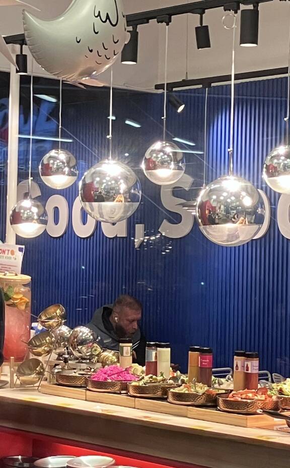 Loppu oli onnellinen, sillä Juhanalle riitti ruokaa vielä kaksi minuuttia ravintolan aukeamisen jälkeen.
