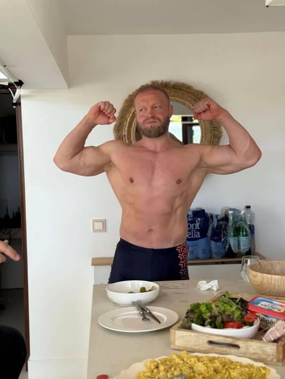 Zeus? Herkules? Ei, vaan Juhana Tegelberg.