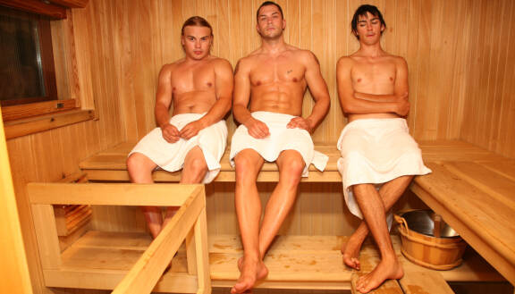 14.8.2006. Salatut Elämät- sarjan poikien saunailta. Kuvassa:Tuomas Reunanen, Sami Sarjula, Constantinos Mavromichalis. Katso / Topi Roos.