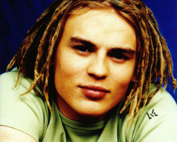 Salatut elŠmŠt. MTV3 maanantaina 2.9.2002 klo 19.30. Salatut elŠmŠt jatkuu jŠlleen arki-iltaisin klo 19.30. Kotimainen draamasarja.Kuvassa Kuvassa Ami Rasi (Tuomas Reunanen).KŠytettŠvŠksi vain MTV:tŠ koskevan aineiston yhteydessŠ
